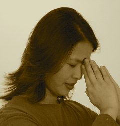B.GirlPraying Third Eye Acupressure Point Praying